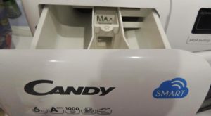 pour the powder into the Candy tray