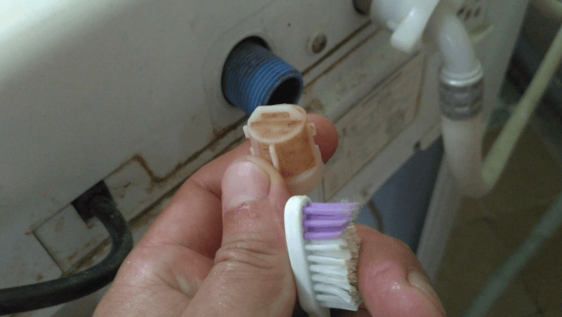 How to clean a Candy filter mesh