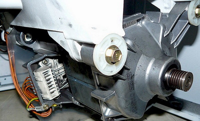 Features of engine removal