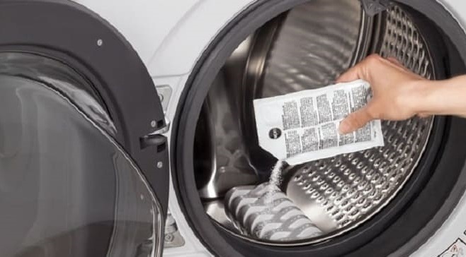 The first wash without laundry is done by rinsing the drum