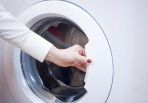 Как да отворя вратата на пералня Electrolux?