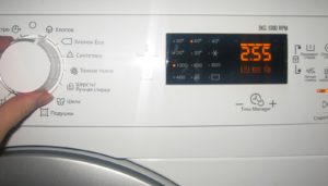 Selecting a program on an Electrolux washing machine