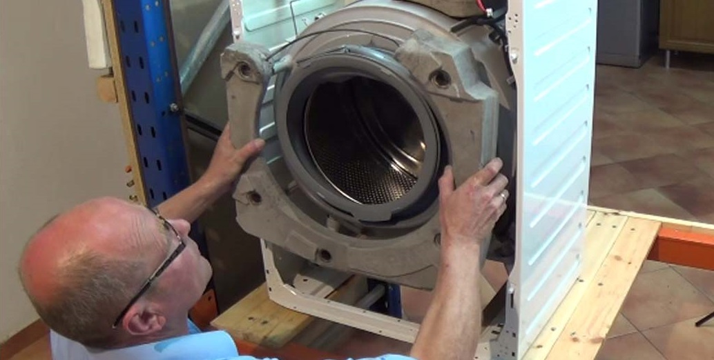 Removing the drum-tank assembly