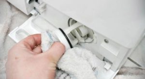 Cleaning the filter of a Zanussi washing machine