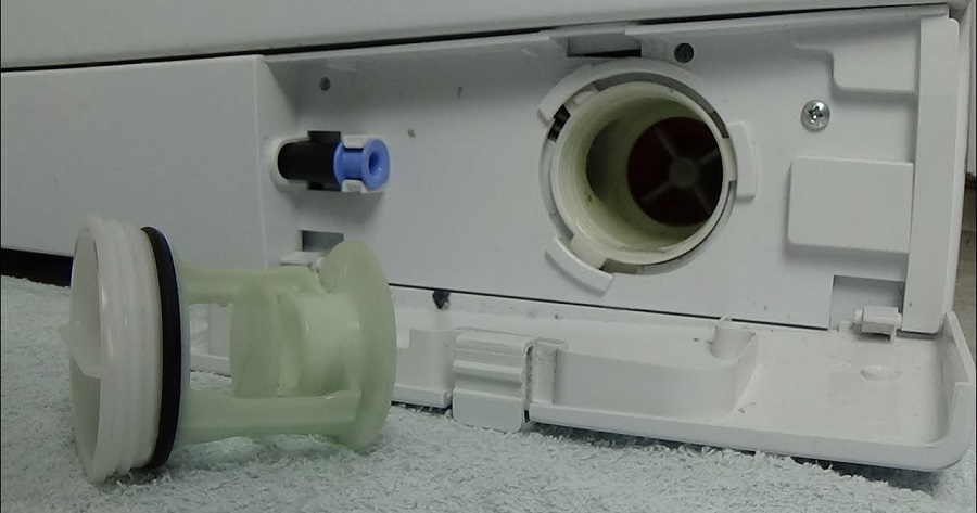 drain the remaining water through the filter