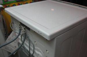 Как да сваля капака на пералня Whirlpool?