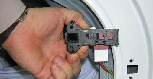 Checking and replacing the front door lock