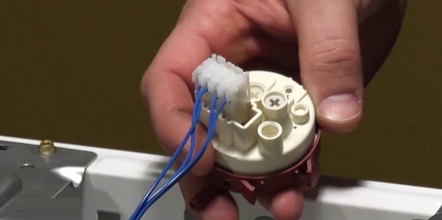 Changing the pressure switch yourself