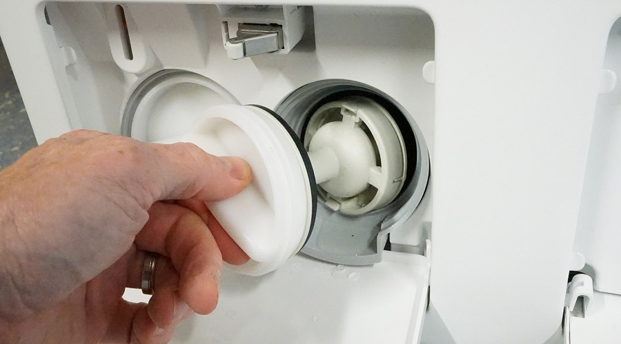 clean the filter of a Daewoo car