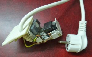 Защо кабелът на пералнята се нагрява?