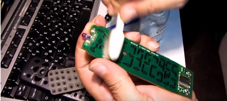 We treat the remote control board with alcohol