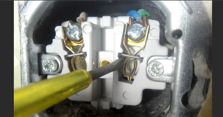poor contact inside the socket