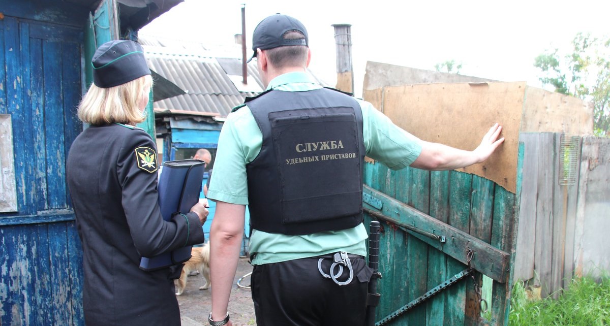 The bailiffs came for the refrigerator