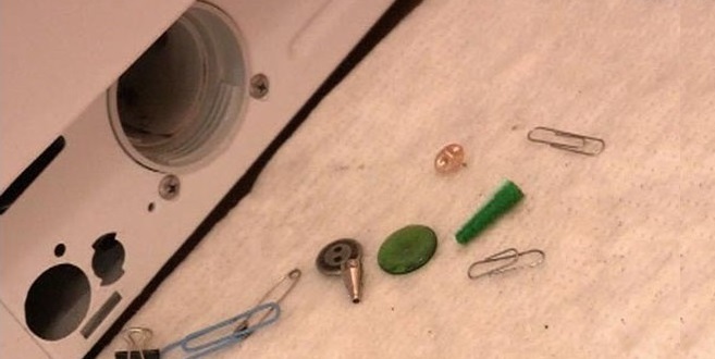 Do not allow hazardous objects to enter the waste filter.