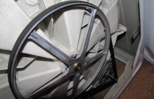 Задвижващият ремък на пералнята свисти.