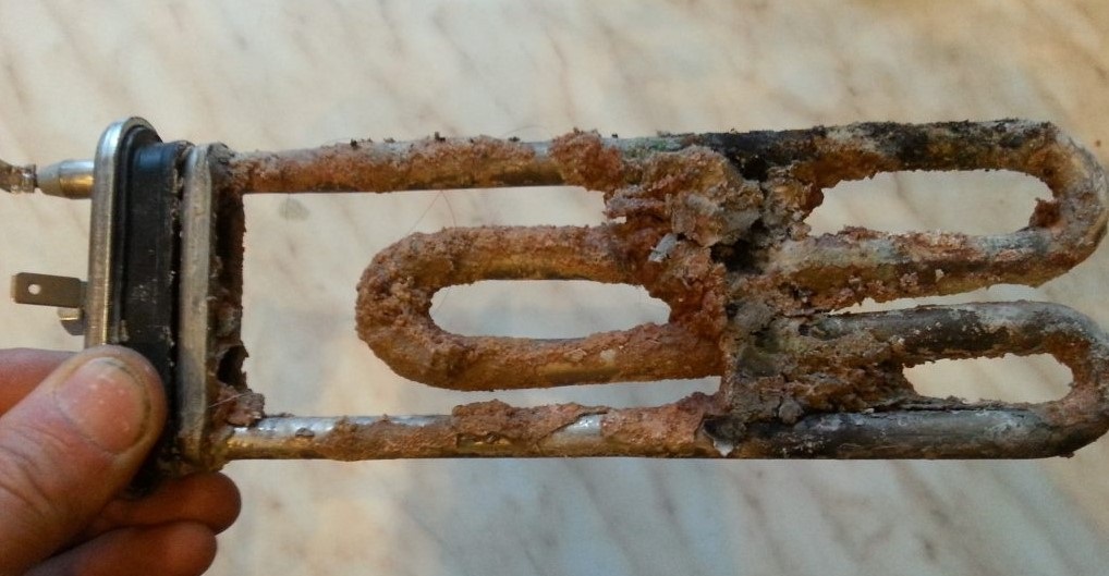 The heating element is covered with scale