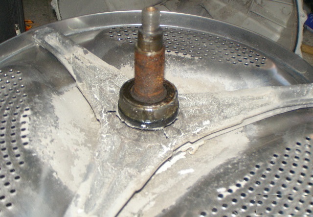 How to remove the shaft from a washing machine drum