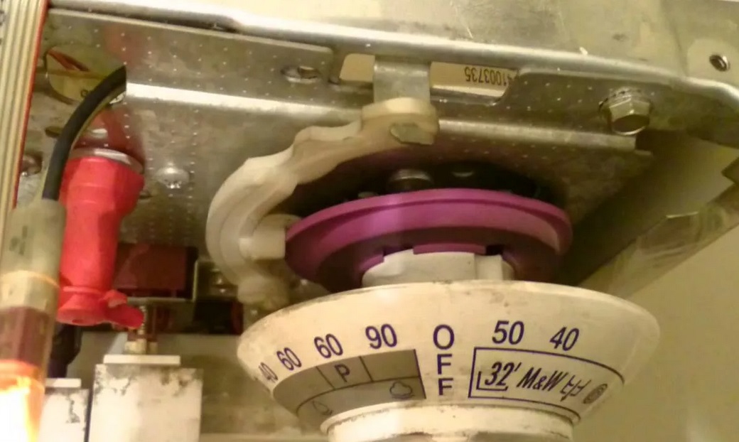 Removing the control unit on a washing machine