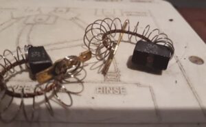 Четките в пералнята са износени.