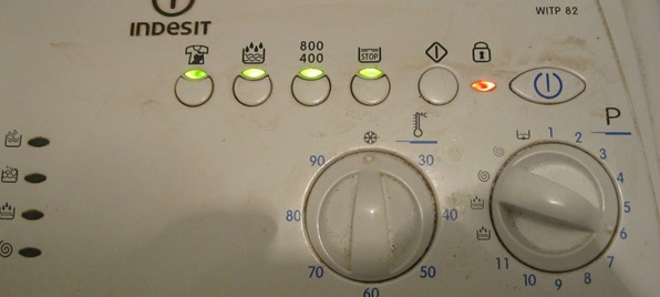 the lights are flashing randomly