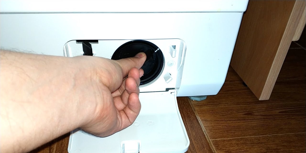 the trash filter is not screwed on tightly