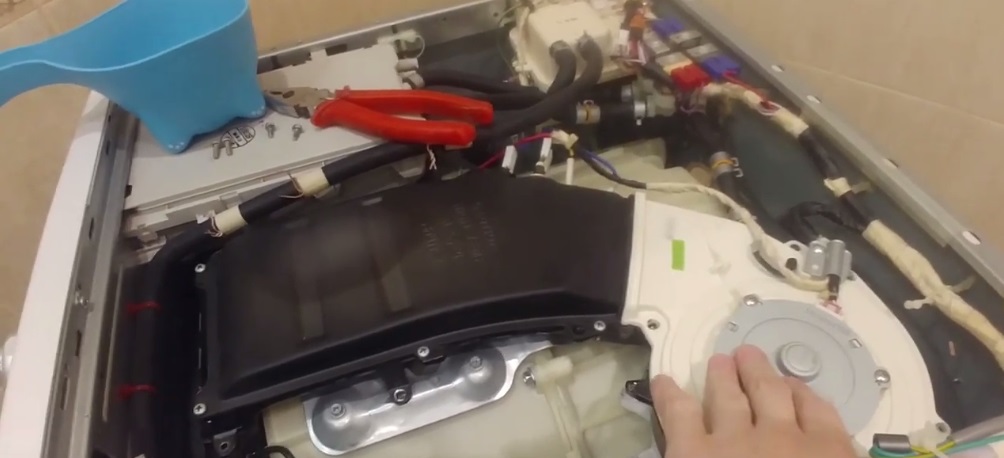 check the machine's fan