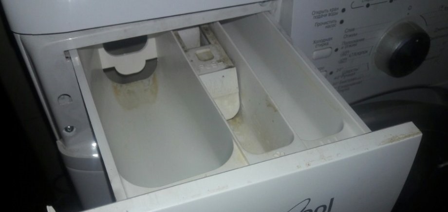 the powder tray is leaking