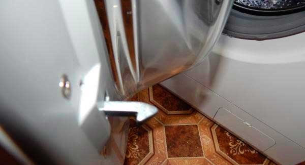 the tongue is deformed