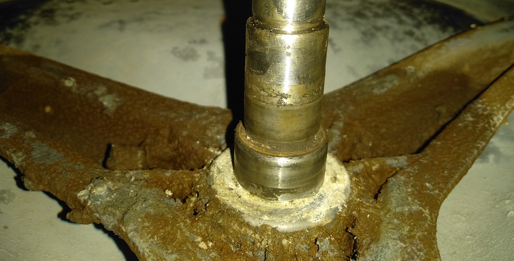 crosspiece damaged by bad water and agents