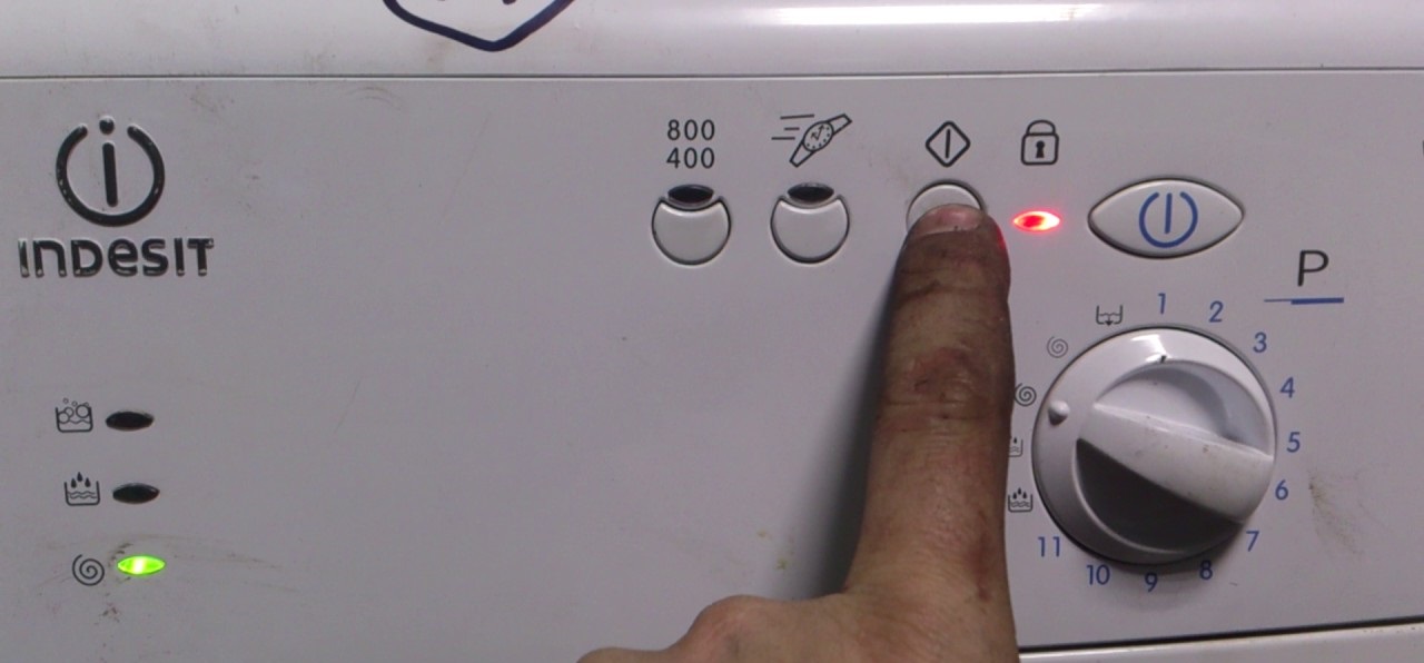 Resetting the error on an Indesit washing machine