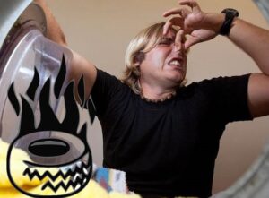 Пералнята ми LG мирише на гума.