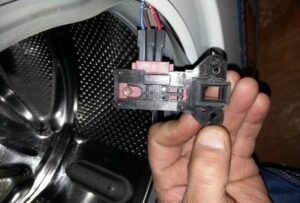 Заобикаляне на заключващото устройство на пералнята