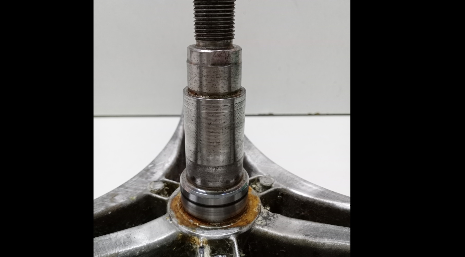 there is wear on the crosspiece