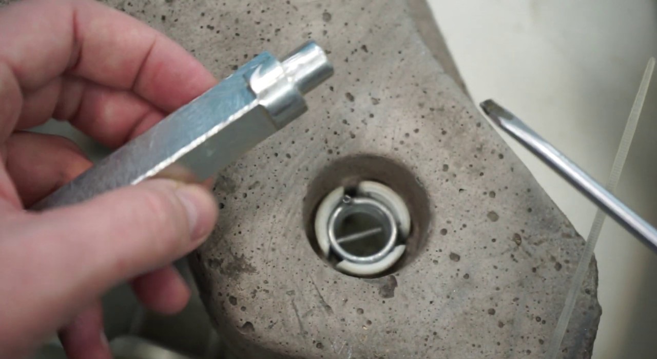 Ariston counterweight key