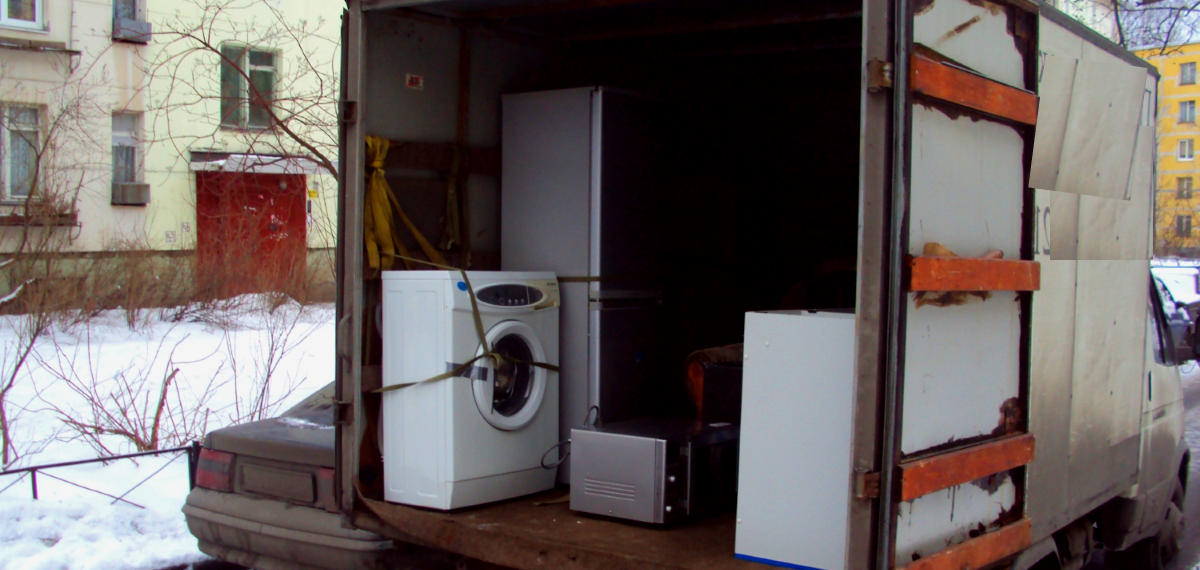 Transporting a car without bolts is dangerous