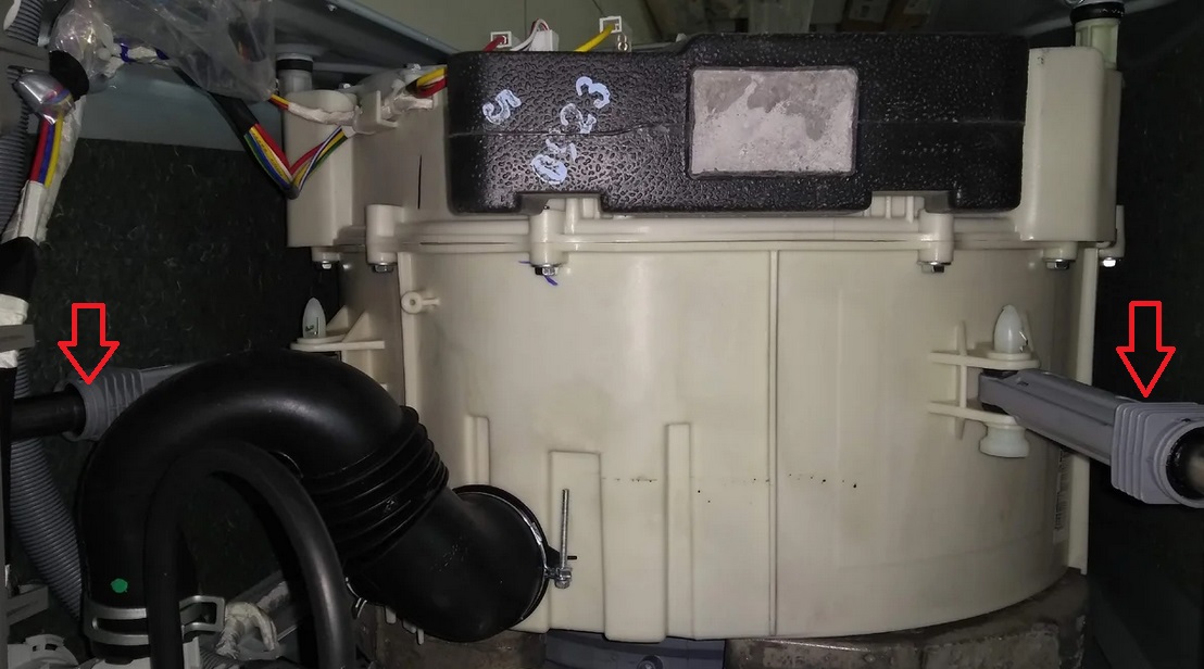 We turn the LG machine over and find the racks