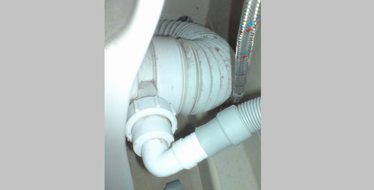 Connecting the toilet flush