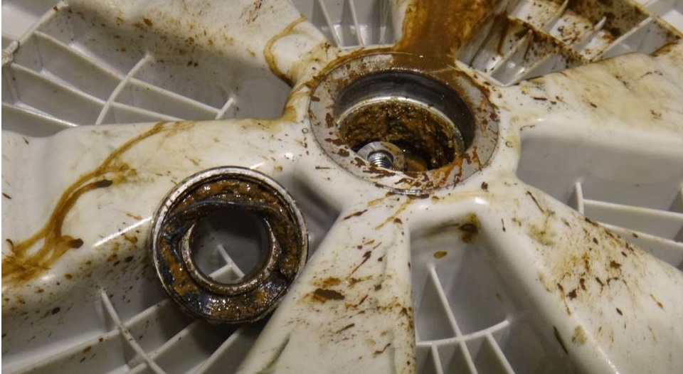 The bearing on the CM broke