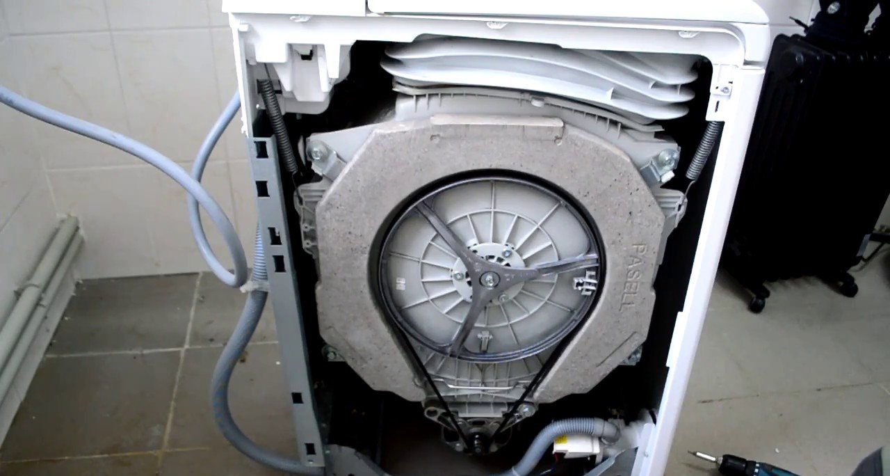 There are a lot of parts inside the vertical shotgun body