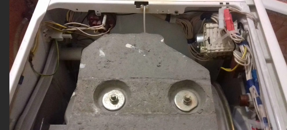 the counterweight fastenings have become loose