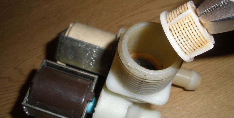 clean the intake valve mesh