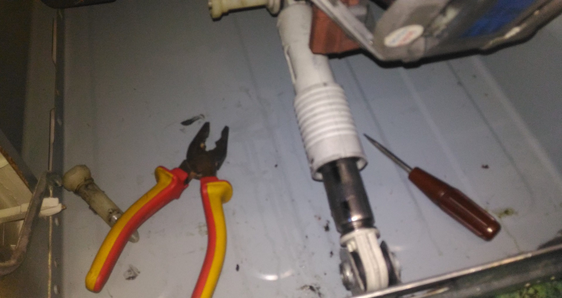 Checking the shock absorber on the LG CM