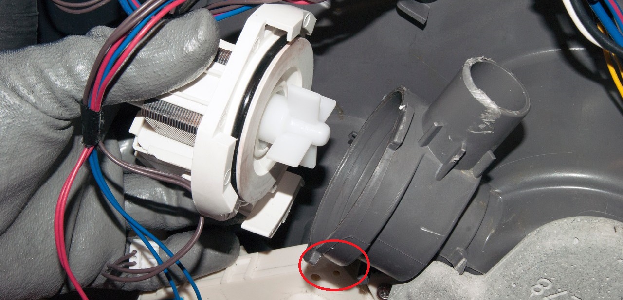 The LG SM snail is leaking