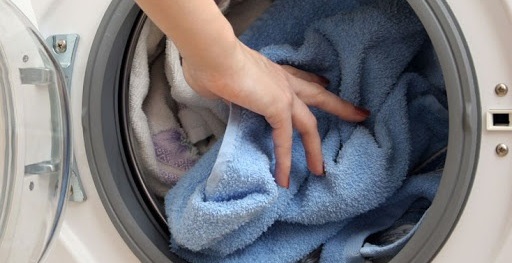 How much laundry does the machine dry on the Eco drying mode?
