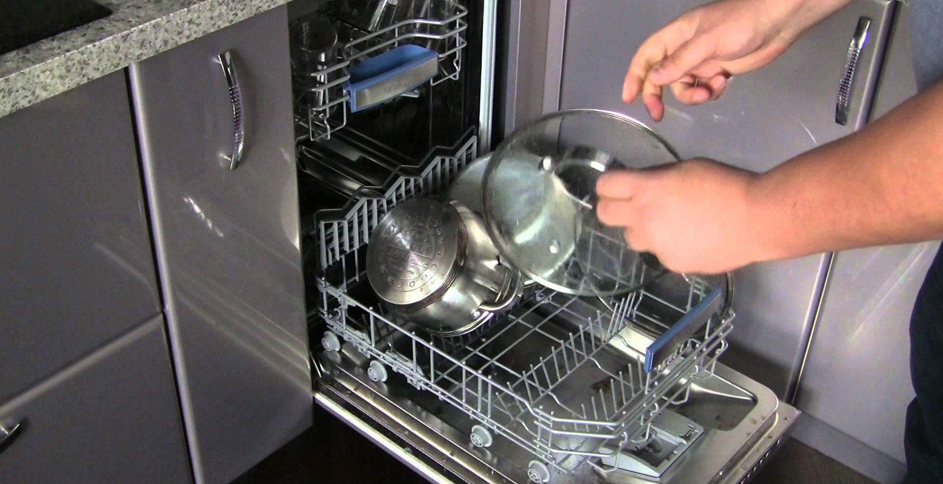 we arrange the dishes in baskets