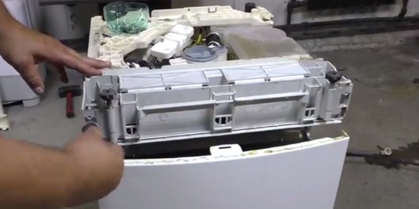 removing the plastic elements of the dishwasher tray