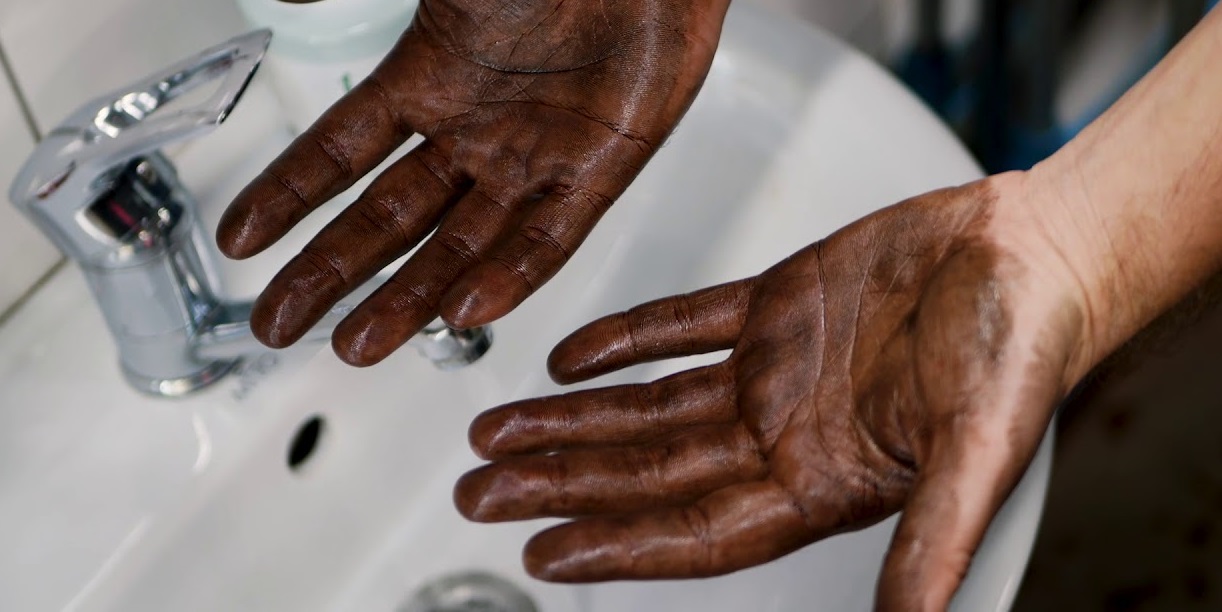 The grease is being washed out of the machine