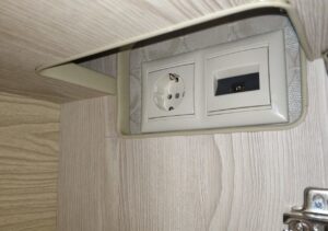 Как правилно да разположите контакта на съдомиялната машина