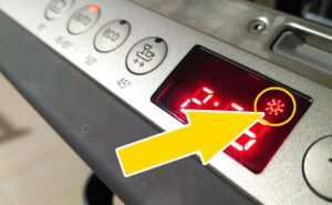 Какво означава лампичката със снежинка на съдомиялната машина?