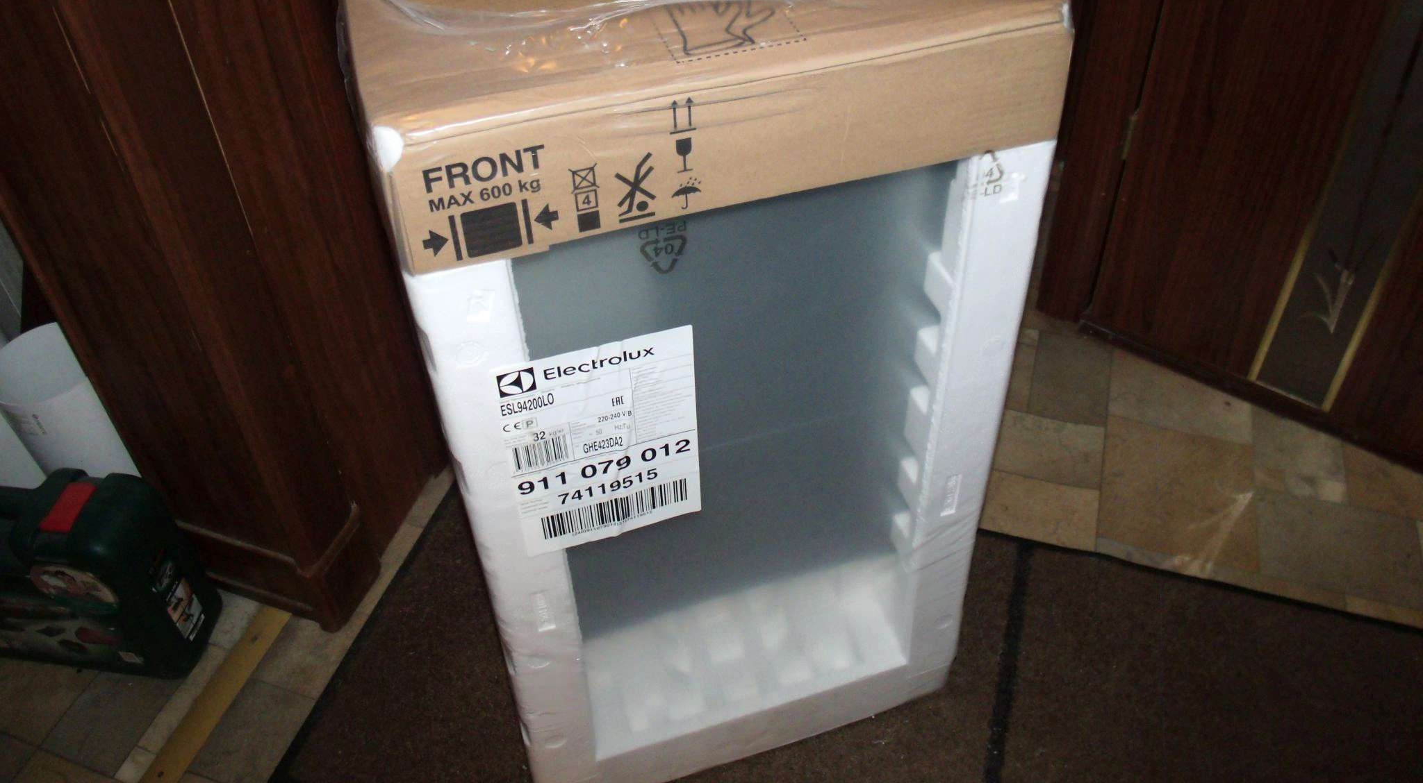 It is better to transport the dishwasher in its original packaging.